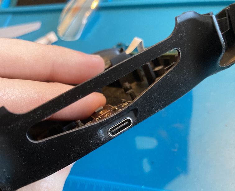 A USB-C port sticks out of the Decade Tournament shell, perfectly fitting into its hole.